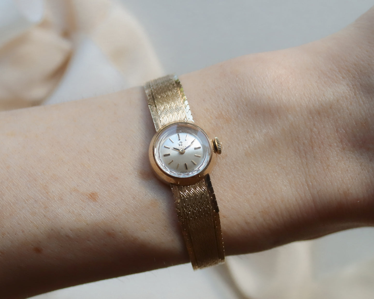 Vintage 9ct Gold Omega Ladies Wristwatch – 1966