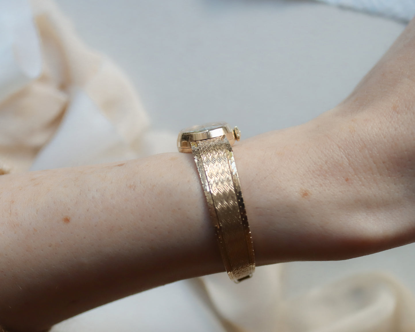 Vintage 9ct Gold Omega Ladies Wristwatch – 1966