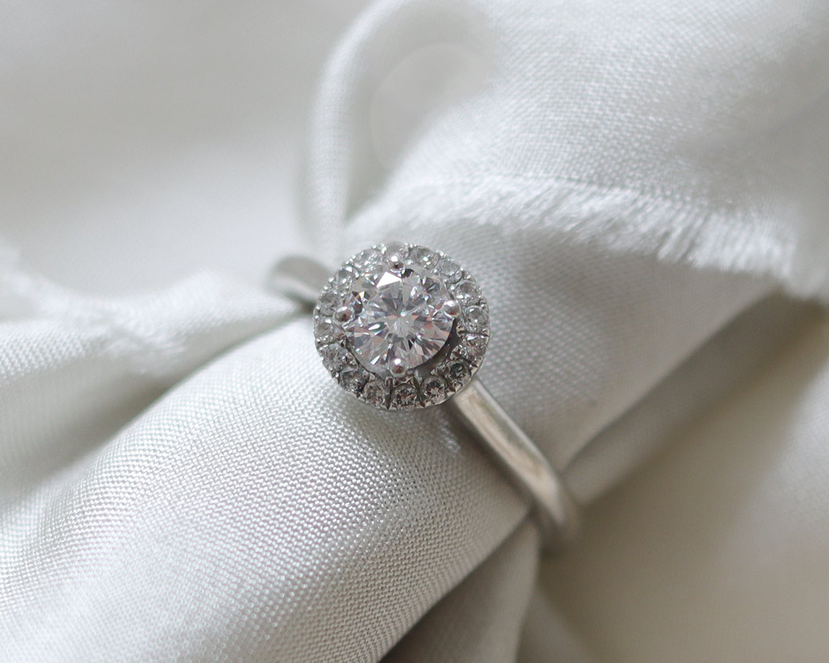 Stunning Vintage Platinum Diamond Halo Ring UK H 1/2