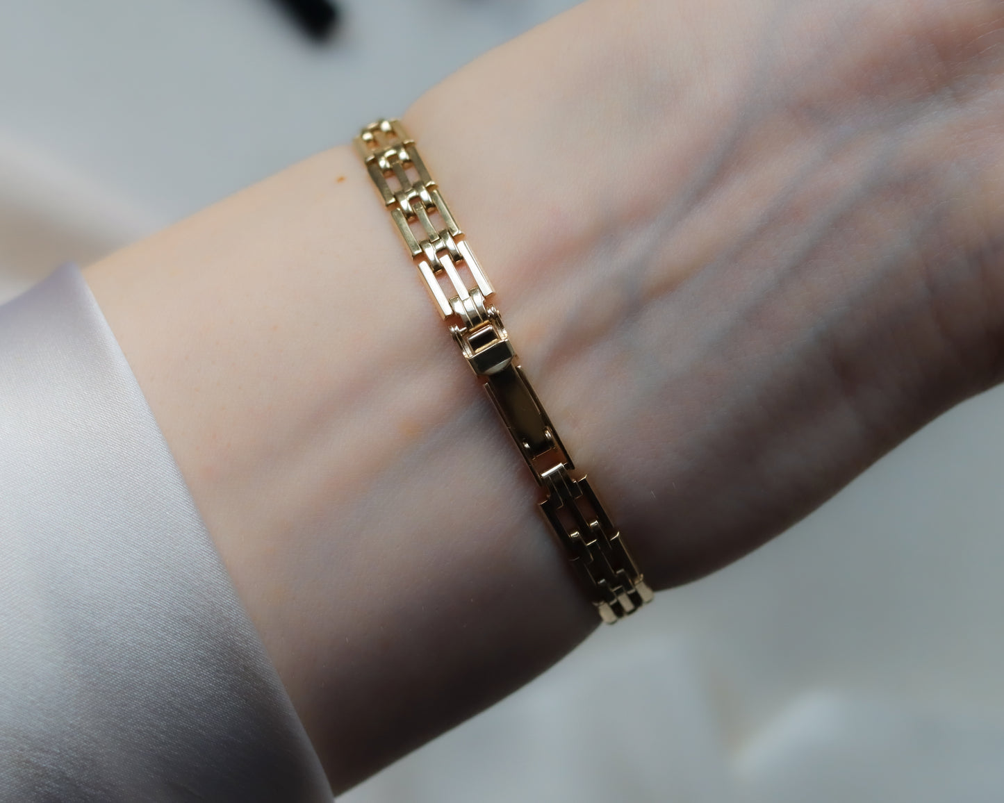 Vintage Rolex Ladies’ 9ct Gold Wristwatch - c. late 1940