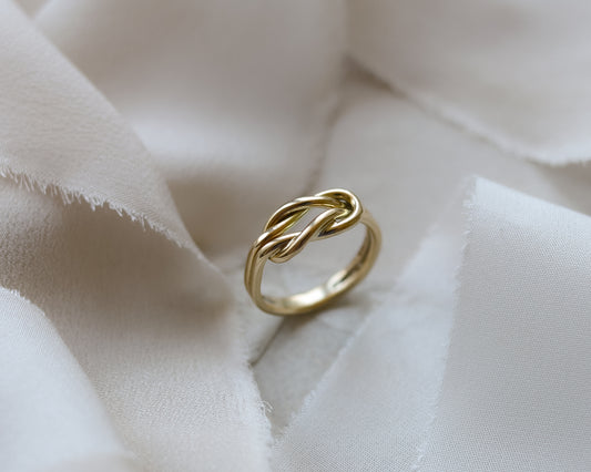 Vintage 9ct Gold Symbolic Knot Ring – London 1977