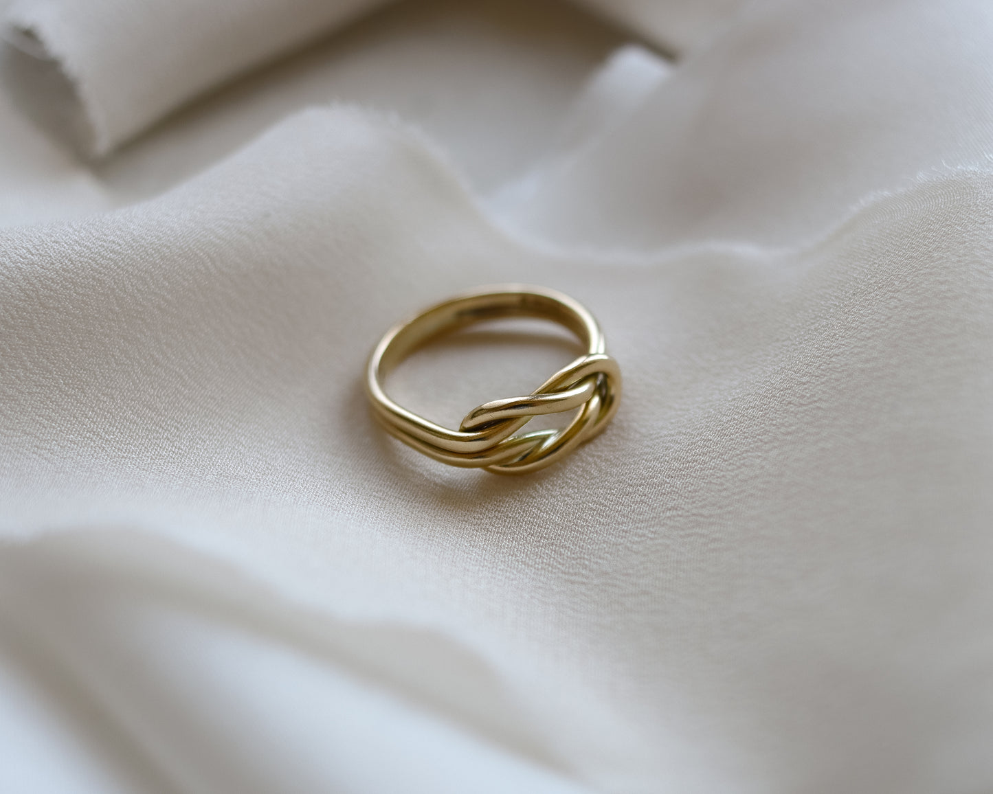 Vintage 9ct Gold Symbolic Knot Ring – London 1977