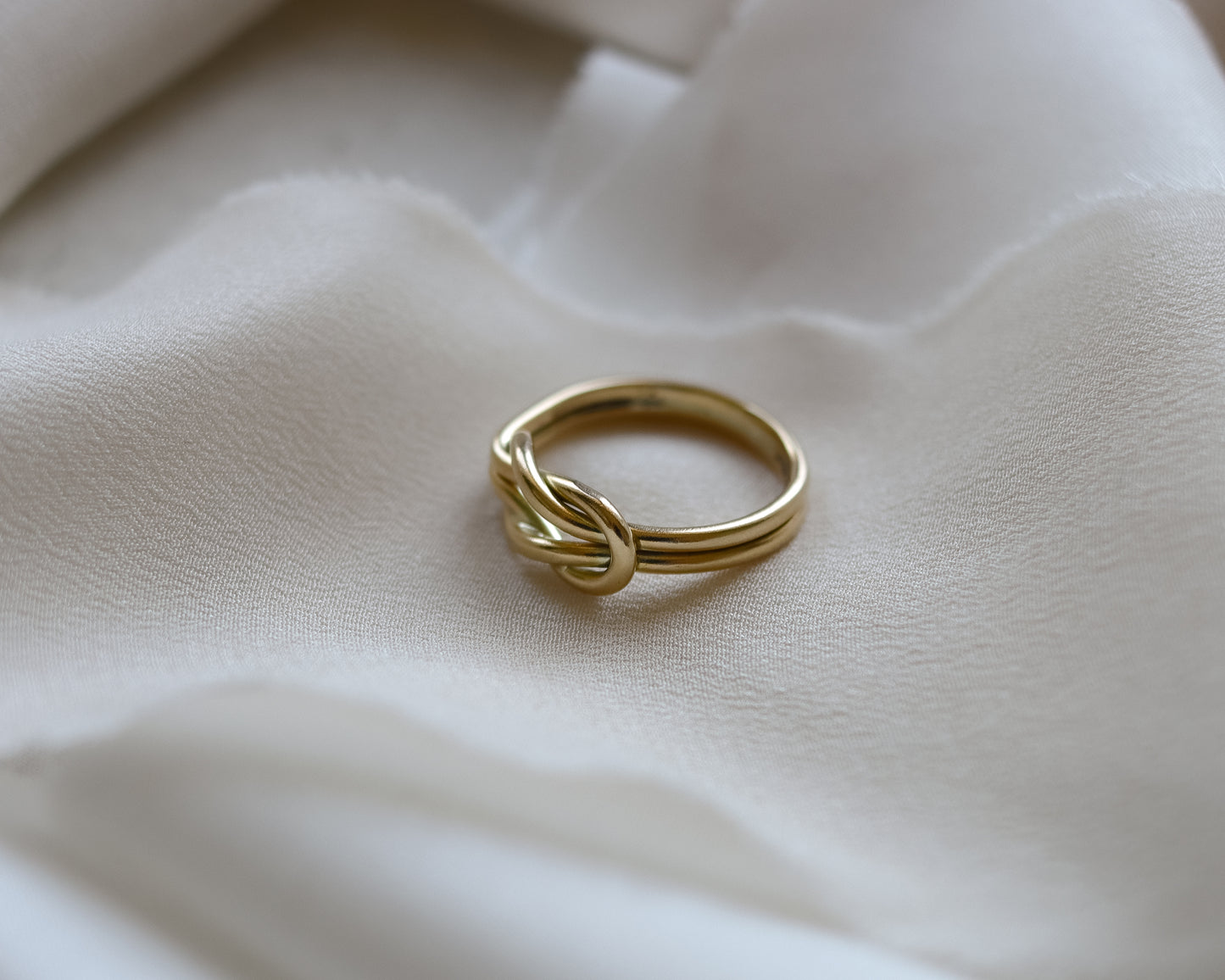 Vintage 9ct Gold Symbolic Knot Ring – London 1977