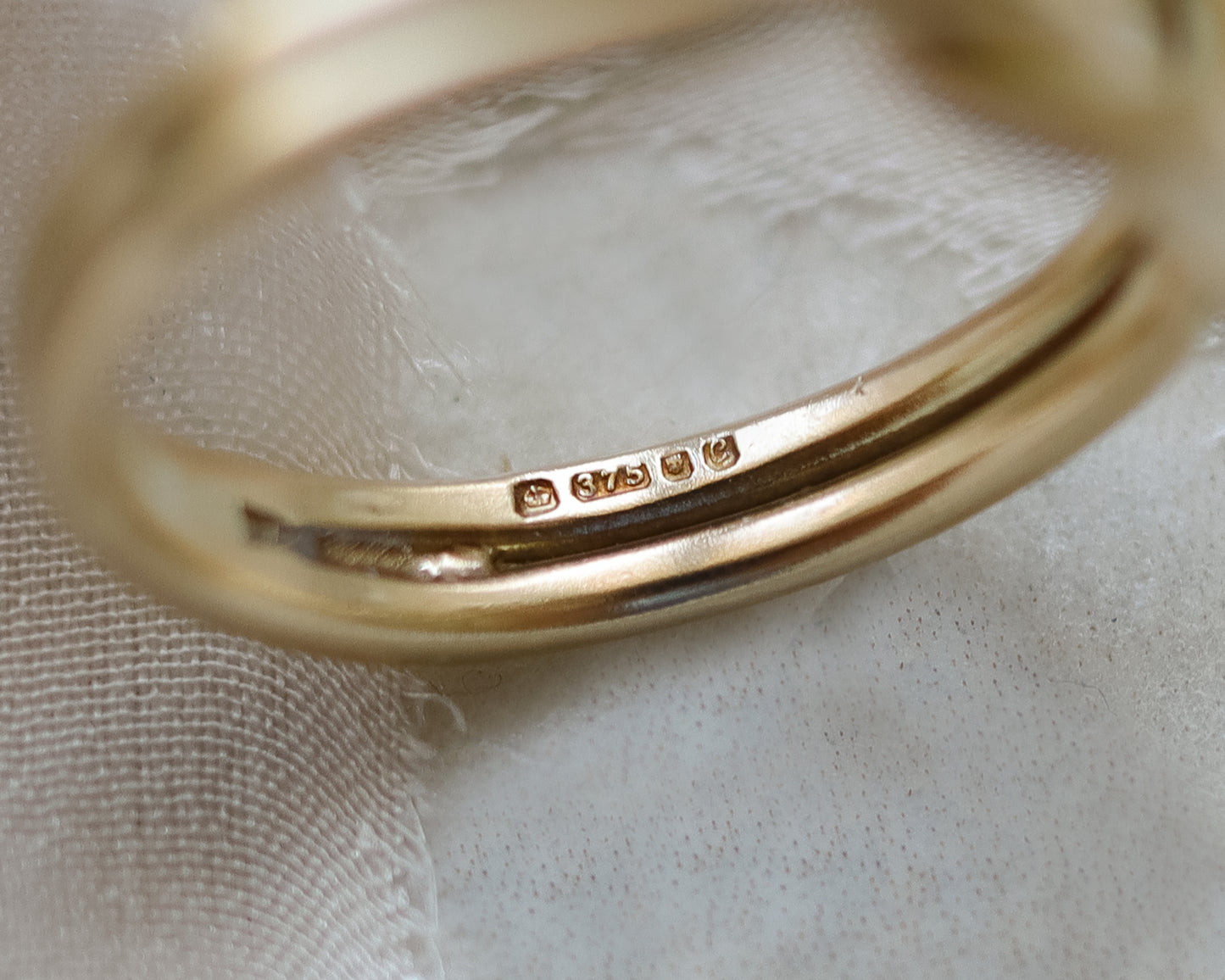 Vintage 9ct Gold Symbolic Knot Ring – London 1977