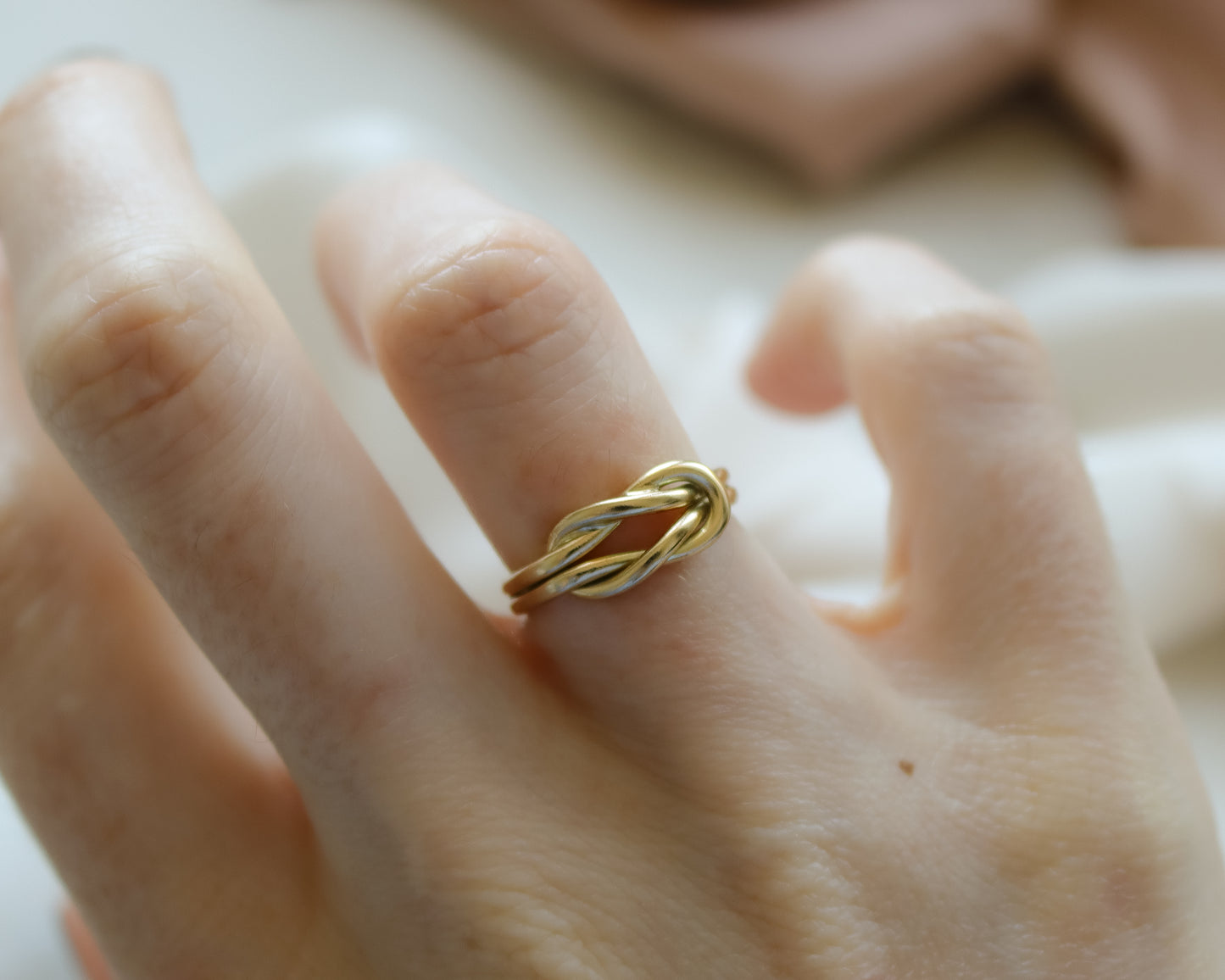 Vintage 9ct Gold Symbolic Knot Ring – London 1977