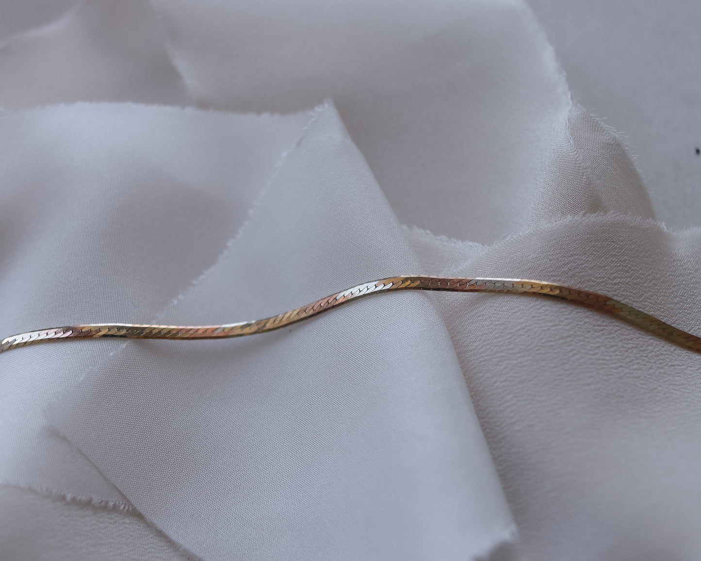 Vintage 9ct tri-gold herringbone necklace chain