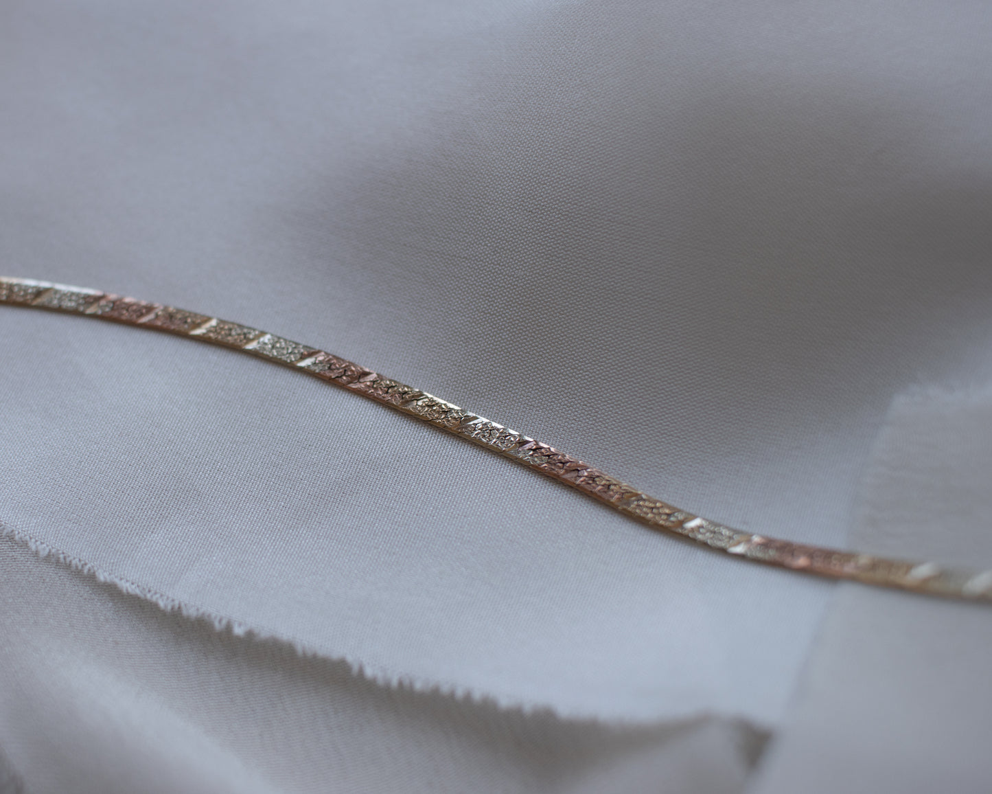 Vintage 9ct tri-gold herringbone necklace chain