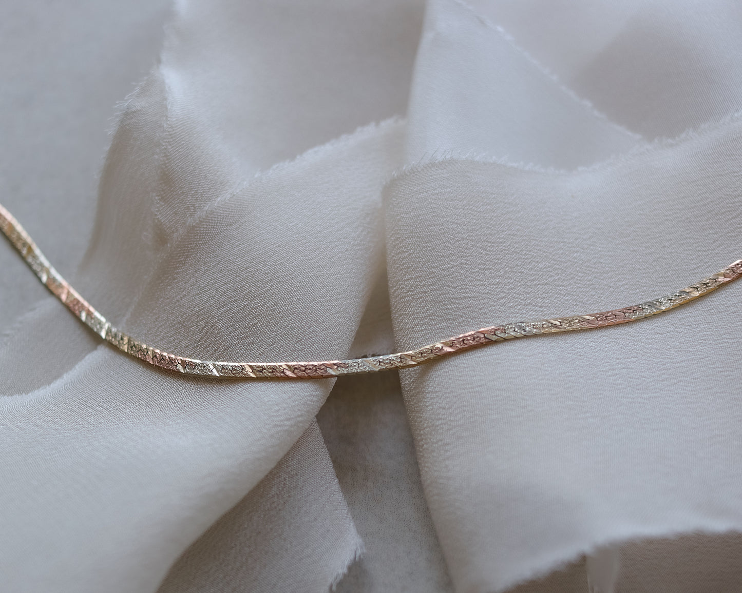 Vintage 9ct tri-gold herringbone necklace chain