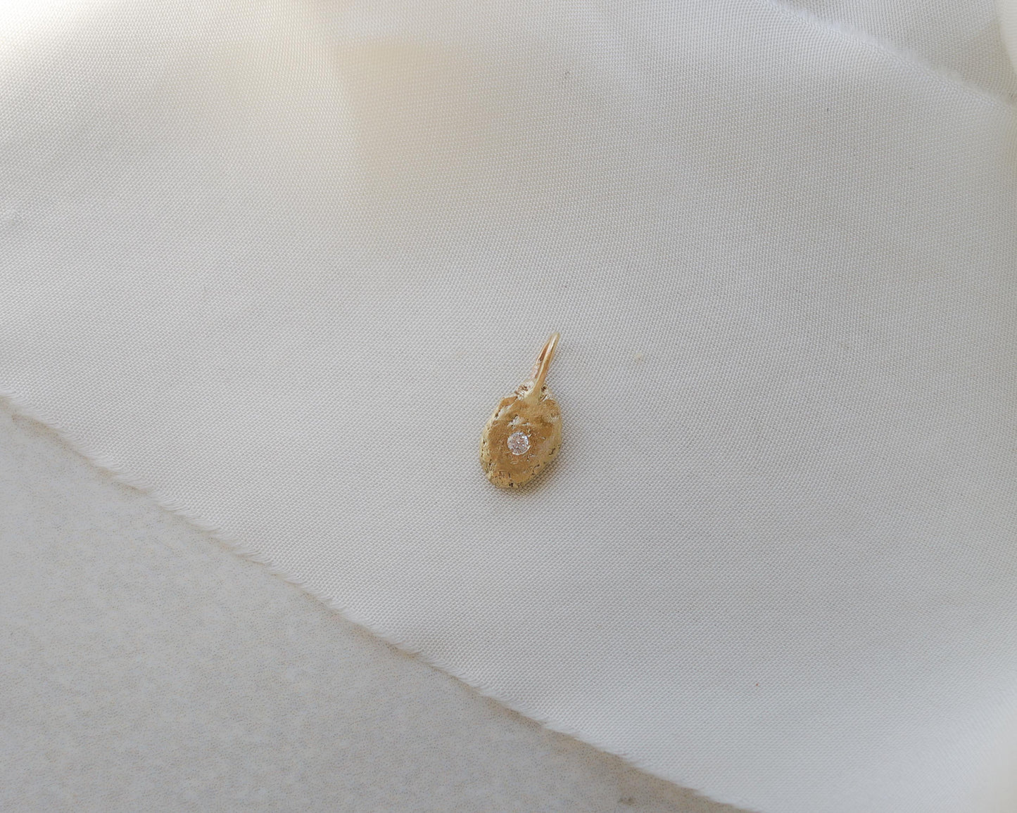 9ct gold oval hammered diamond pendant 1
